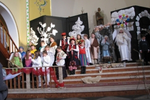 Inscenizacja Narodzenia Pańskiego w wykonaniu uczniów S.P. w Ujsołach - zdjęcie3