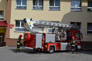 Ćwiczenia strażackie w Gimnazjum w Ujsołach - zdjęcie14