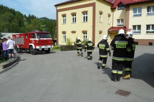 Ćwiczenia strażackie w Gimnazjum w Ujsołach - zdjęcie40